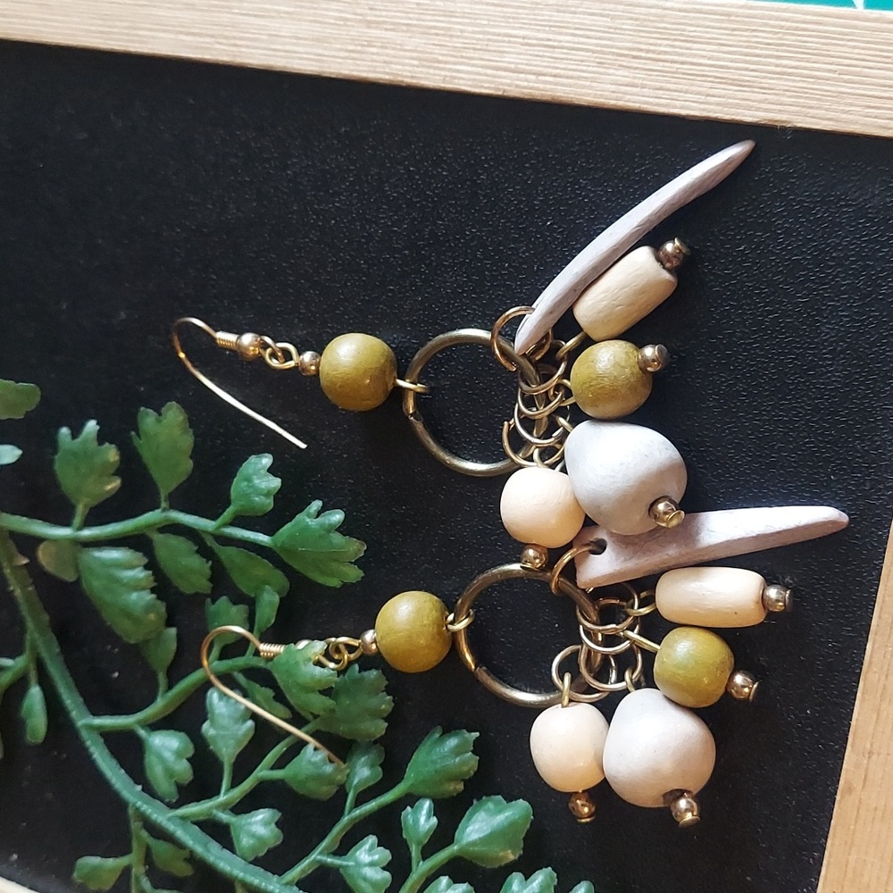 E2287 Wooden Mix Beaded Cluster Drop Dangle Earrings